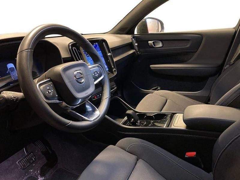 Begagnad Volvo C40 Core 172 kW (234 HK) 2023 Svart SUV