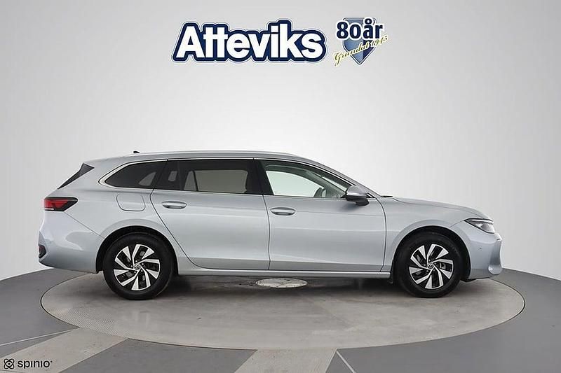 Begagnad VW Passat 151 HK (111 kW) 2024 Silver Kombi