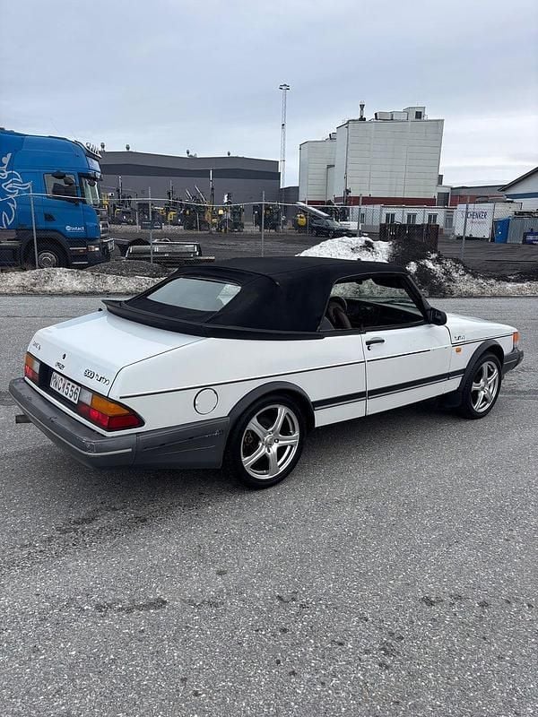 Begagnad Saab 900 Cabriolet 175 HK (128 kW) 1987 Vit Cab