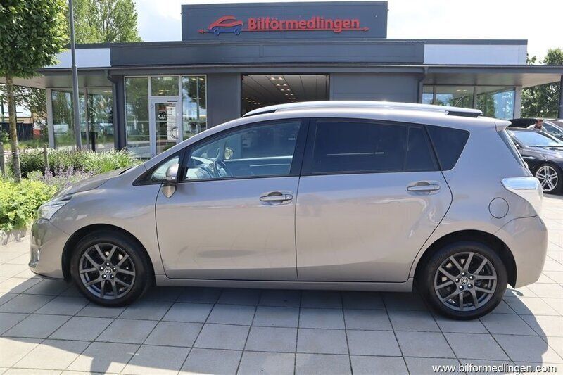 Brun Begagnad 2015 Toyota Verso Minibuss | 169 900 kr (Marknadspris) - Bild 1/4