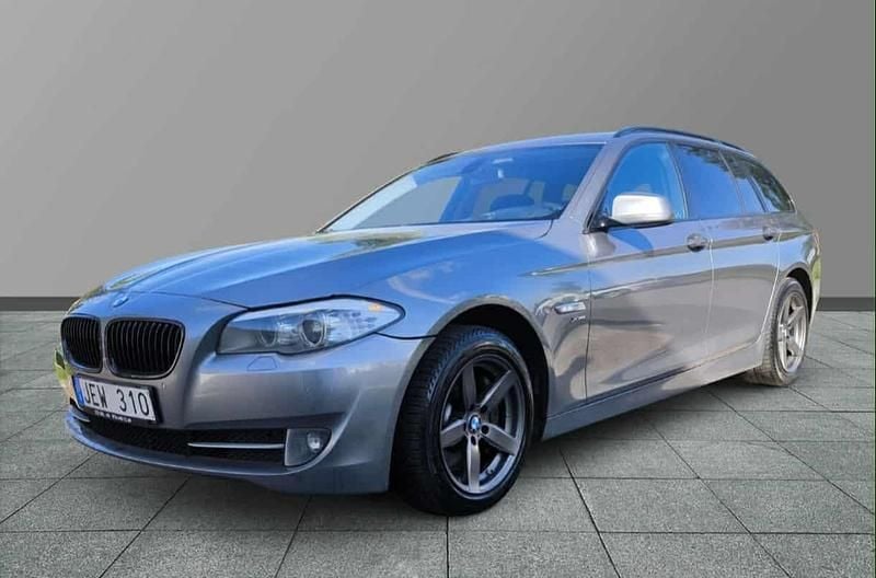 Grå Begagnad 2011 BMW 530 M Sport Kombi | 89 900 kr (Superpris) - Bild 1/4