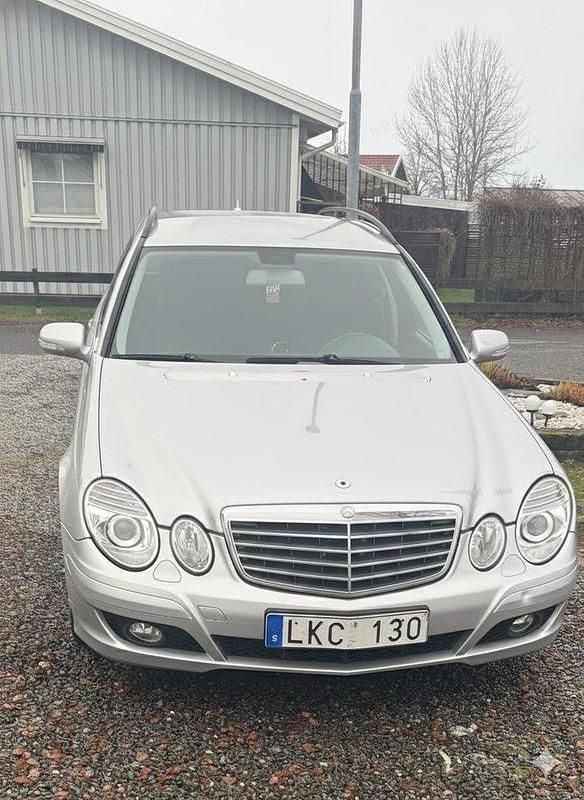 Silver Begagnad 2008 Mercedes E220 Classic Kombi | 55 000 kr (Dyr) - Bild 1/4