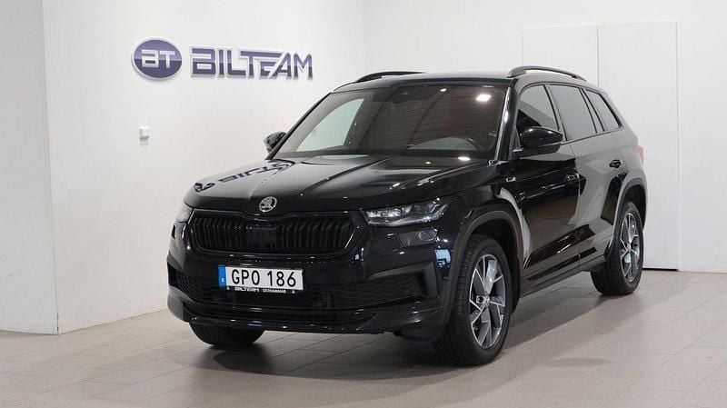 Svart Begagnad 2022 Skoda Kodiaq SportLine SUV | 434 900 kr (Dyr) - Bild 1/4