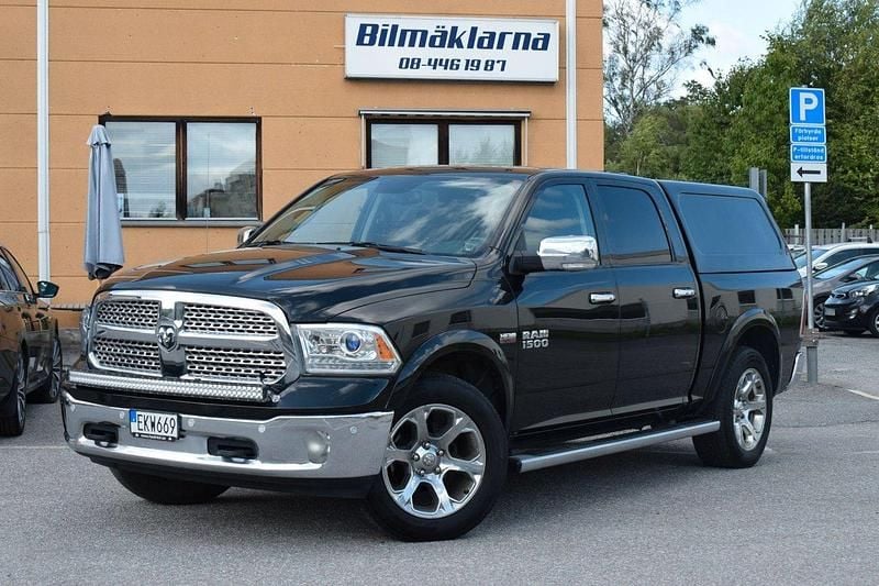 Svart Begagnad 2018 RAM 1500 Pickup | 298 000 kr (Marknadspris) - Bild 1/4