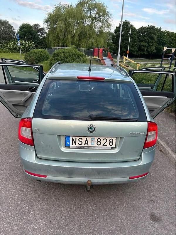 Begagnad Skoda Octavia 2010 Kombi
