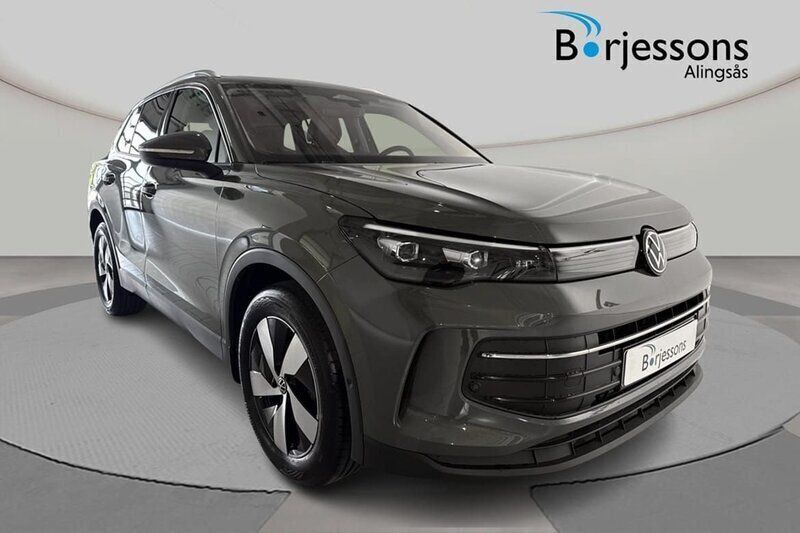 Grön Ny 2025 VW Tiguan SE SUV | 434 900 kr - Bild 1/4