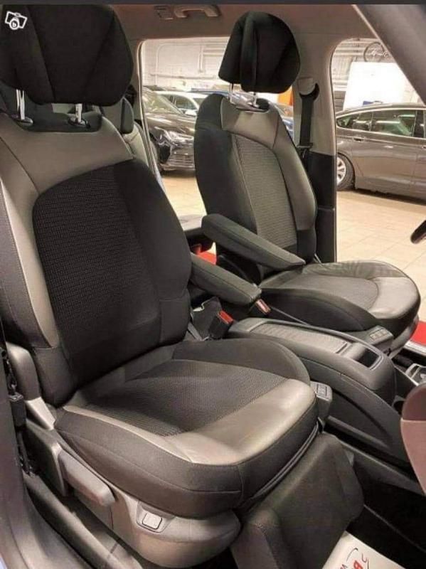 Begagnad Citroën Grand C4 Picasso 116 HK (85 kW) 2013 Den vackra ljusblå färgen Minibuss