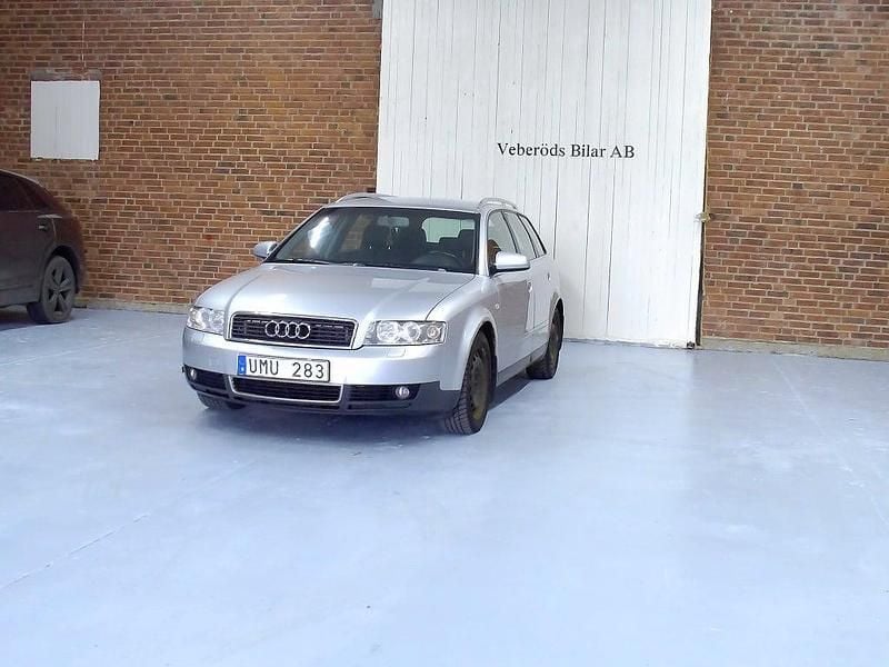 Silver Begagnad 2003 Audi A4 Comfort Kombi | 31 900 kr (Marknadspris) - Bild 1/4