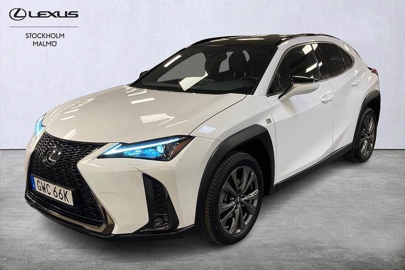 Vit Begagnad 2022 Lexus UX 250h Sport Design Packet SUV | 319 000 kr (Marknadspris) - Bild 1/4