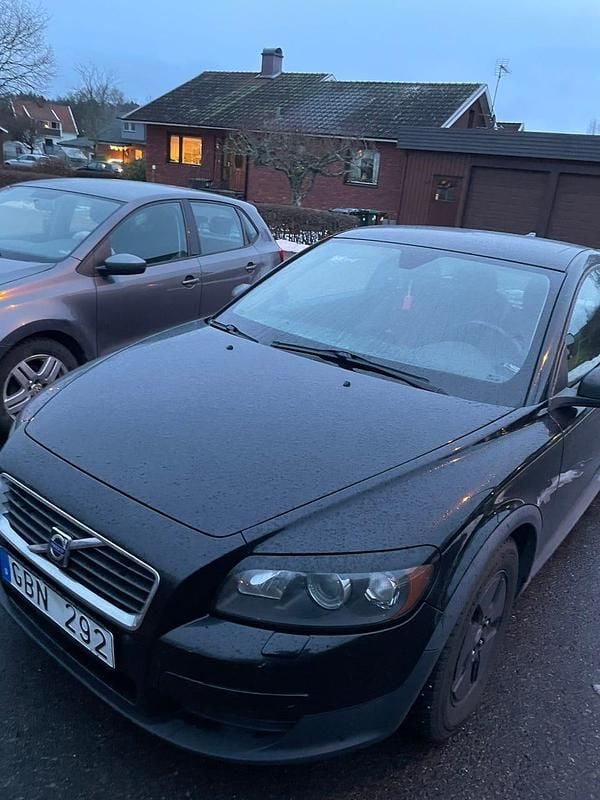 Svart Begagnad 2008 Volvo C30 Halvkombi | 30 000 kr (Bra pris) - Bild 1/4