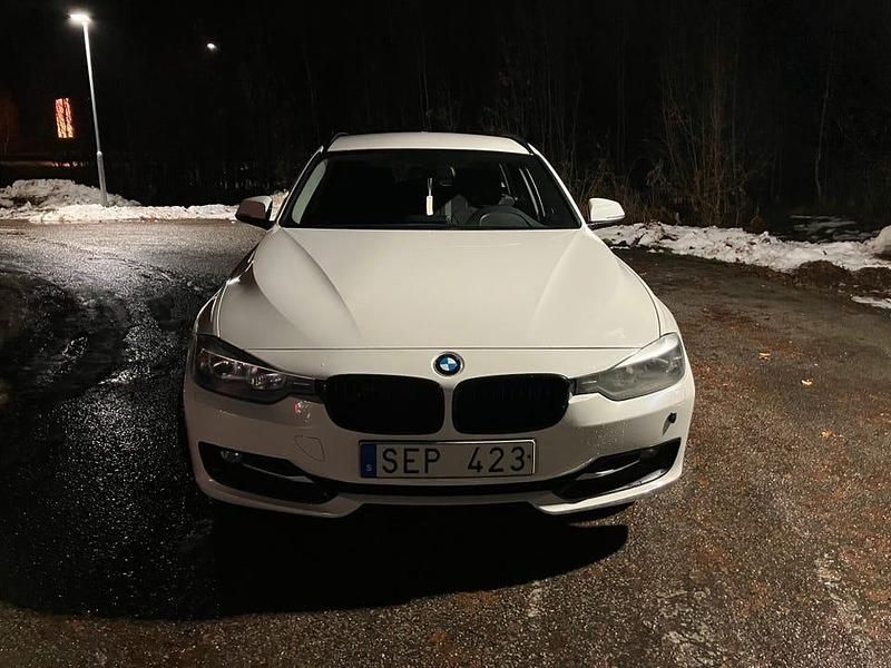 Begagnad 2013 BMW 320 Kombi | 110 000 kr (Marknadspris) - Bild 1/4