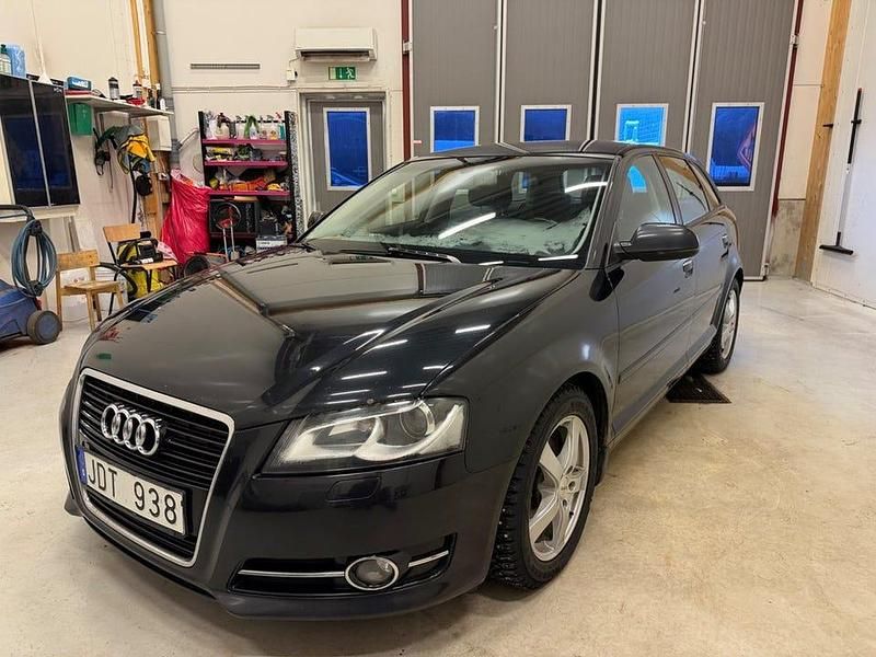 Begagnad Audi A3 Comfort 105 HK (77 kW) 2012 Svart Halvkombi