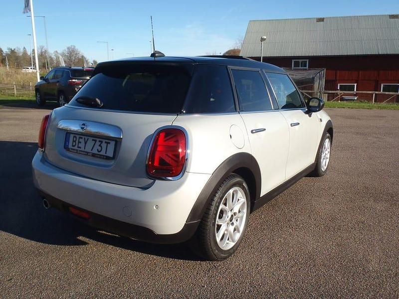 Begagnad Mini Cooper Pepper 136 HK (100 kW) 2020 Silver Halvkombi