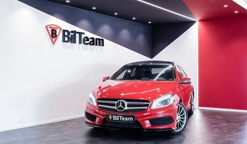 Röd Begagnad 2012 Mercedes A180 AMG Halvkombi | 129 900 kr (Marknadspris) - Bild 1/4
