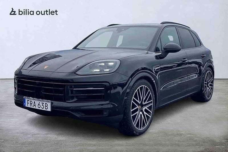 Svart Begagnad 2025 Porsche Cayenne SUV | 1 095 000 kr - Bild 1/1
