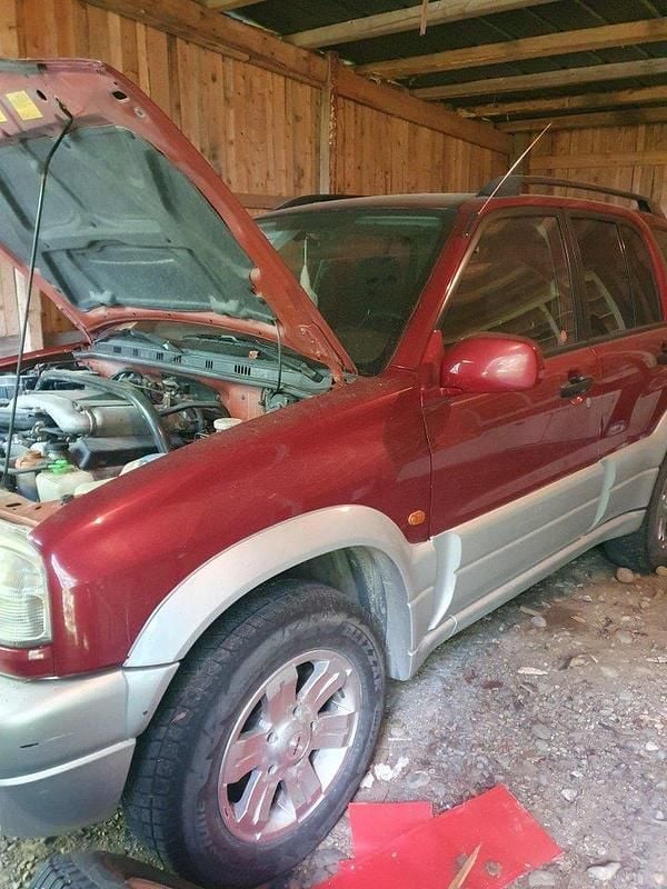 Röd Begagnad 2003 Suzuki Grand Vitara SUV | 23 000 kr (Marknadspris) - Bild 1/4