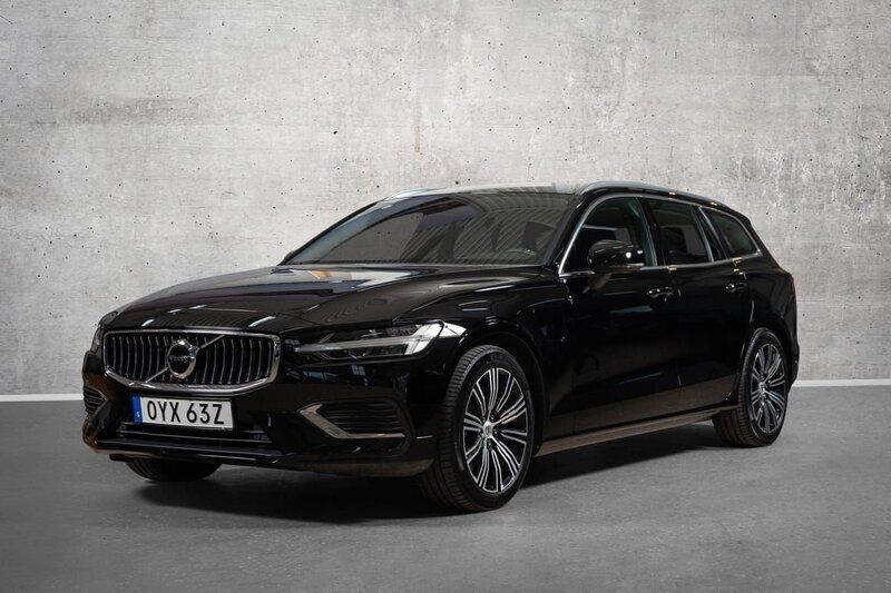 Svart Begagnad 2022 Volvo V60 Kombi | 379 000 kr (Marknadspris) - Bild 1/4