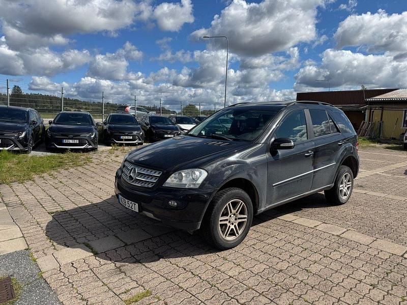 Svart Begagnad 2007 Mercedes ML320 SUV | 99 875 kr (Dyr) - Bild 1/4