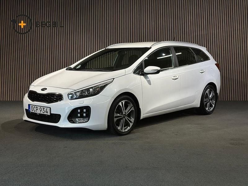 Vit Begagnad 2016 Kia Ceed Sportswagon GT-Line Kombi | 119 200 kr (Marknadspris) - Bild 1/4