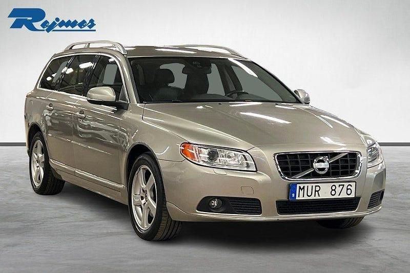 Begagnad Volvo V70 Summum 163 HK (119 kW) 2012 Seashell beige met Kombi