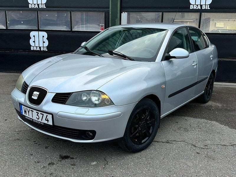 Silver Begagnad 2004 Seat Cordoba Sedan | 19 900 kr - Bild 1/4