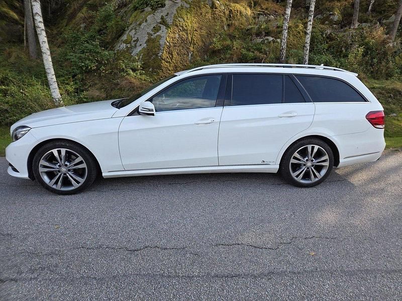Vit Begagnad 2015 Mercedes E250 Kombi | 183 000 kr (Marknadspris) - Bild 1/4