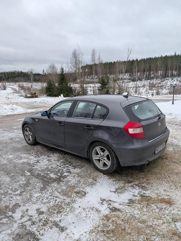 Begagnad 2005 BMW 116 Halvkombi | 10 000 kr (Marknadspris) - Bild 1/4