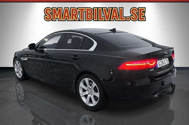 Begagnad Jaguar XE Portfolio 241 HK (177 kW) 2016 Svart Sedan