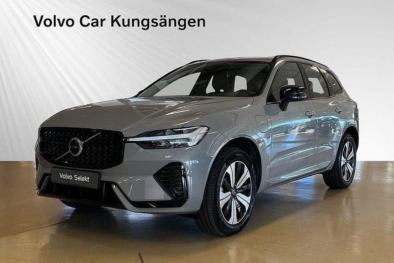 Grå Begagnad 2024 Volvo XC60 Plus SUV | 539 900 kr (Marknadspris) - Bild 1/3