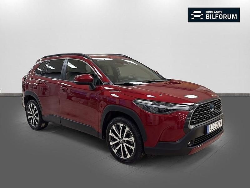 Begagnad Toyota Corolla Cross Executive 197 HK (144 kW) 2023 Röd SUV