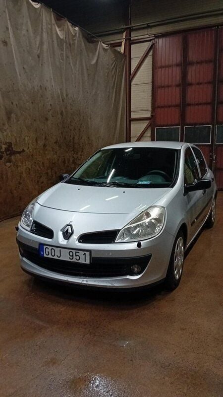 Grå Begagnad 2008 Renault Clio R.S. Halvkombi | 15 000 kr (Bra pris) - Bild 1/4