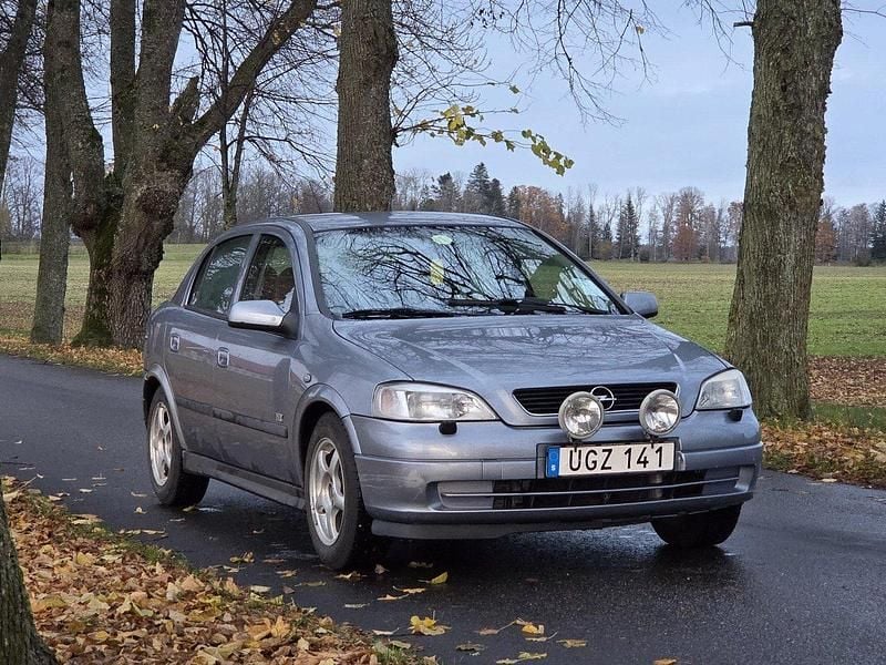 Grå Begagnad 2003 Opel Astra Halvkombi | 10 500 kr (Bra pris) - Bild 1/4