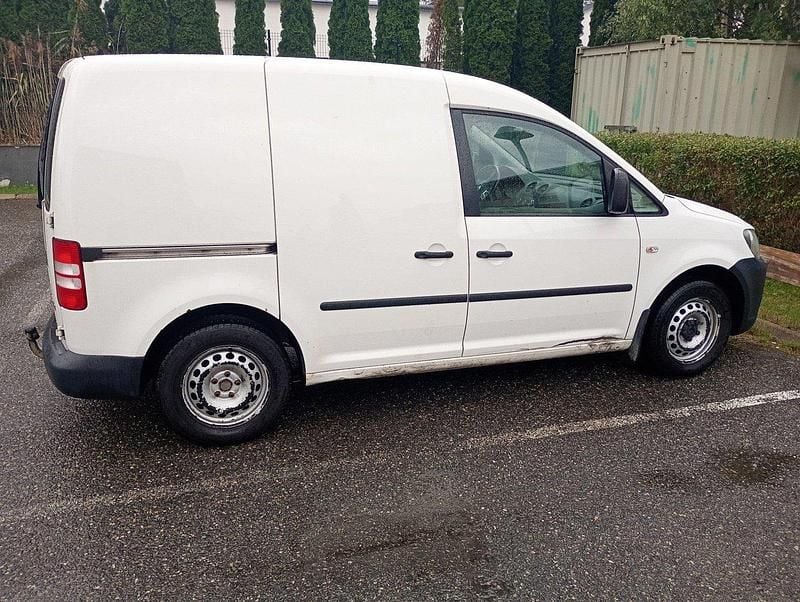 Vit Begagnad 2015 VW Caddy Minibuss | 23 500 kr - Bild 1/4