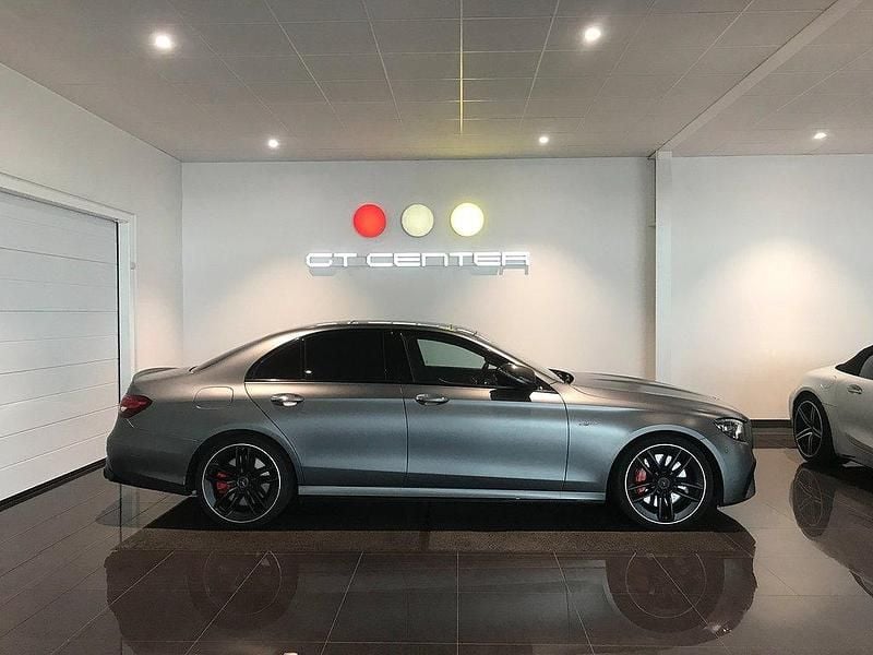 Grå Begagnad 2021 Mercedes E53 AMG AMG Sedan | 599 900 kr (Superpris) - Bild 1/4
