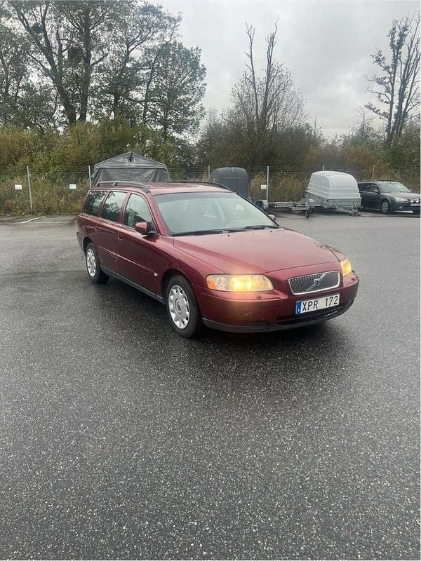 Röd Begagnad 2006 Volvo V70 Business Edition Kombi | 27 000 kr (Marknadspris) - Bild 1/4