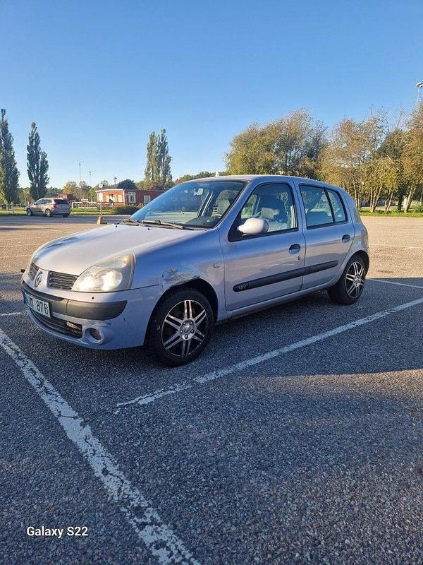 Grå Begagnad 2005 Renault Clio R.S. Halvkombi | 15 900 kr (Marknadspris) - Bild 1/4