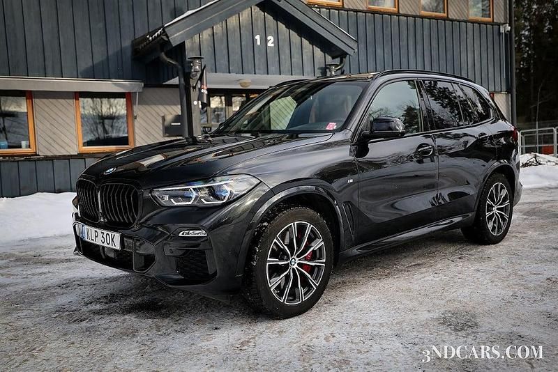 Svart Begagnad 2021 BMW X5 M Sport SUV | 869 900 kr - Bild 1/4