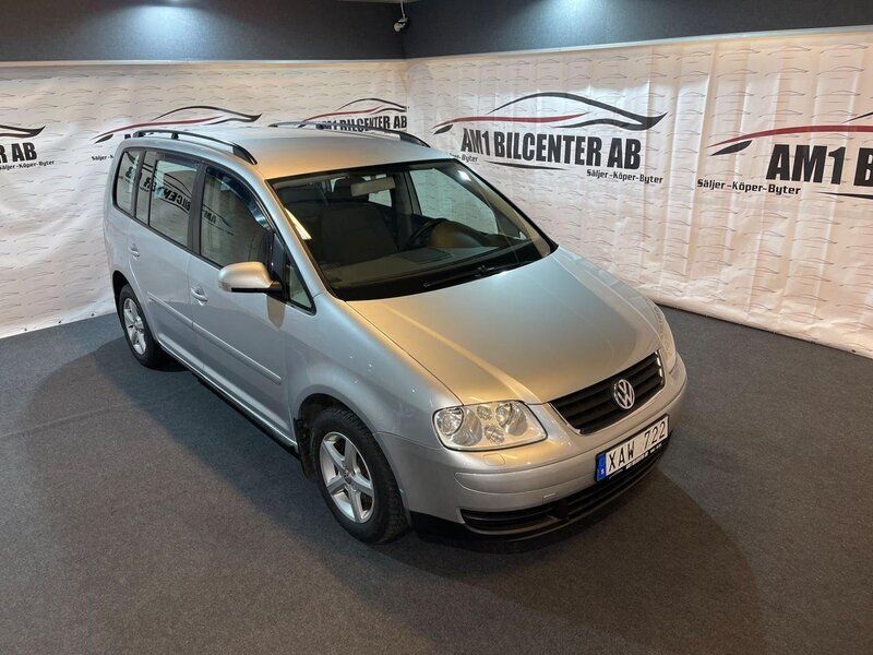 Begagnad VW Touran 116 HK (85 kW) 2005 Silver Minibuss