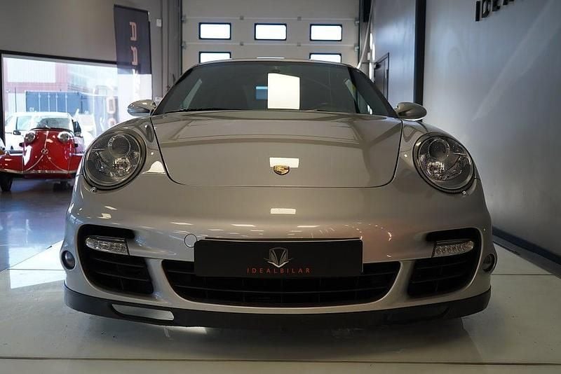 Begagnad Porsche 911 Turbo 480 HK (353 kW) 2007 Silver Sportkupé