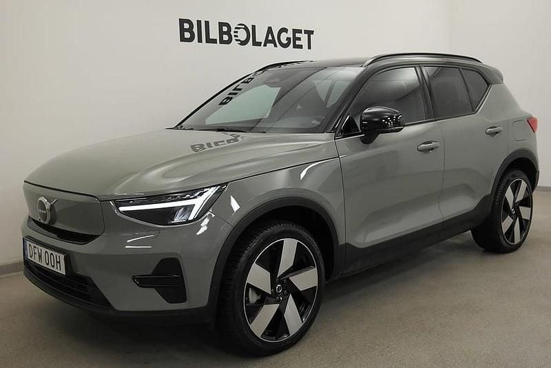 Grön Begagnad 2022 Volvo XC40 Core SUV | 339 800 kr (Superpris) - Bild 1/4