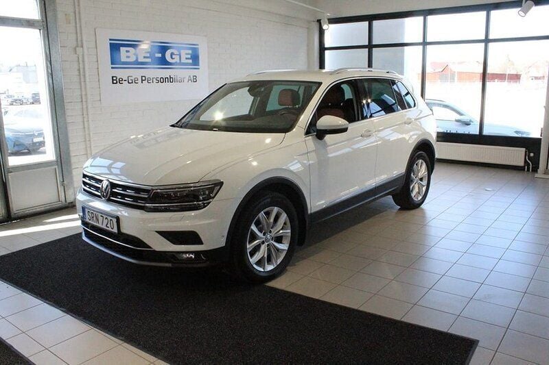 Vit Begagnad 2017 VW Tiguan Highline SUV | 219 000 kr (Marknadspris) - Bild 1/4
