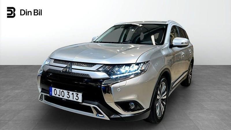 Silver Begagnad 2020 Mitsubishi Outlander SUV | 249 900 kr (Marknadspris) - Bild 1/4