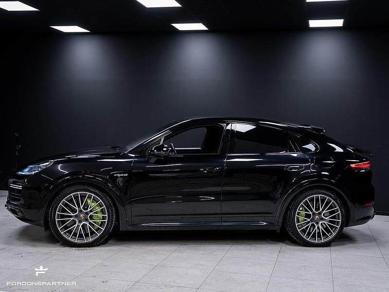 Begagnad Porsche Cayenne Turbo S 549 HK (403 kW) 2020 Svart SUV