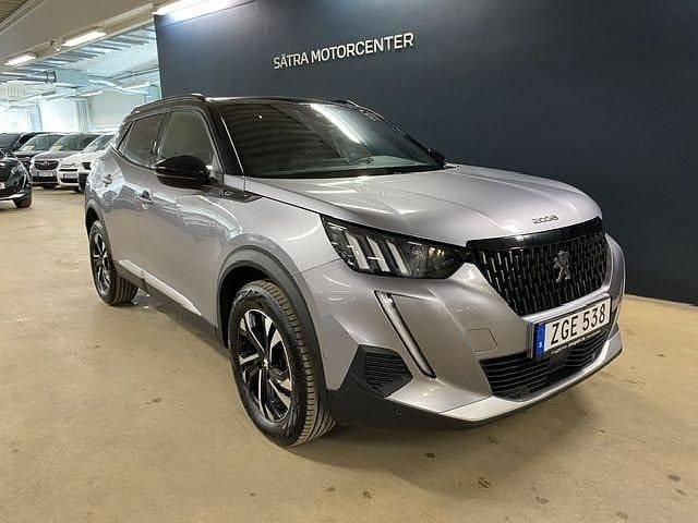 Grå Begagnad 2023 Peugeot 2008 GTi SUV | 244 900 kr (Marknadspris) - Bild 1/4