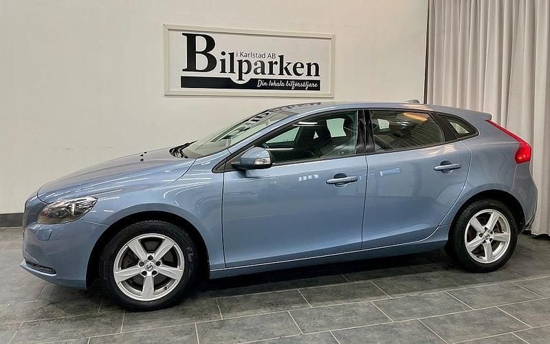 Begagnad Volvo V40 Kinetic 122 HK (89 kW) 2017 Blå Halvkombi