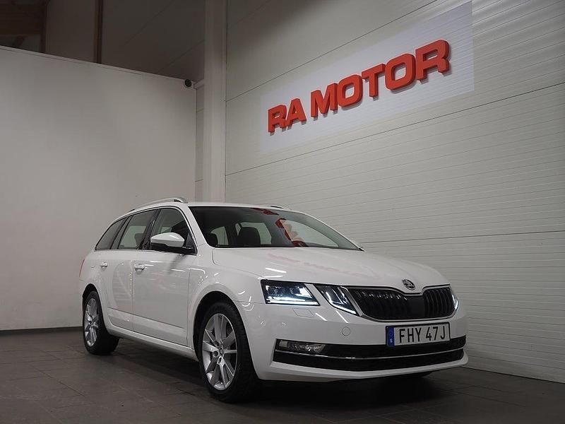 Begagnad Skoda Octavia Style 184 HK (135 kW) 2019 Vit Kombi
