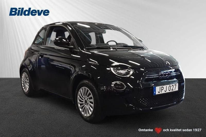 Svart Begagnad 2023 Fiat 500e Halvkombi | 354 900 kr - Bild 1/4
