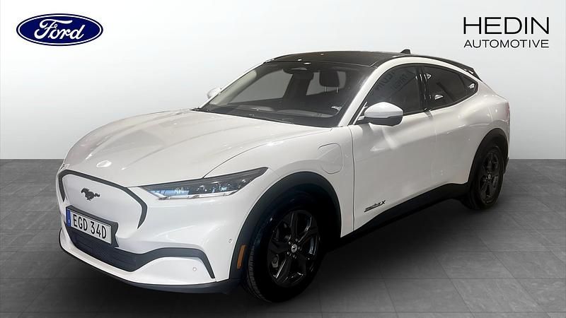 Vit Begagnad 2021 Ford Mustang Mach-E SUV | 344 900 kr (Dyr) - Bild 1/4
