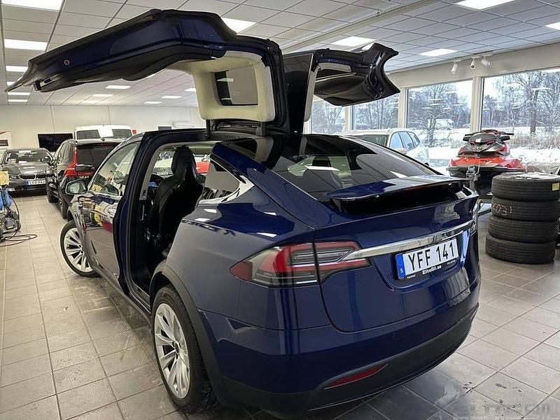 Begagnad Tesla Model X 386 kW (525 HK) 2017 Blå SUV