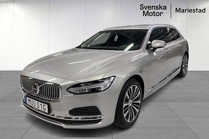Ljusgrå Begagnad 2022 Volvo V90 Momentum Kombi | 329 500 kr (Marknadspris) - Bild 1/4